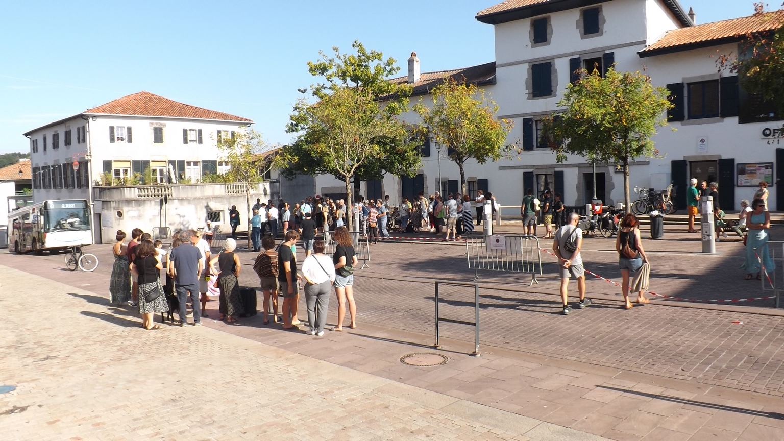 <br />
<b>Notice</b>:  Undefined variable: titre in <b>/var/www/vhosts/bidasoa-etorkinekin.org/httpdocs/views/urrugne.view.php</b> on line <b>28</b><br />
